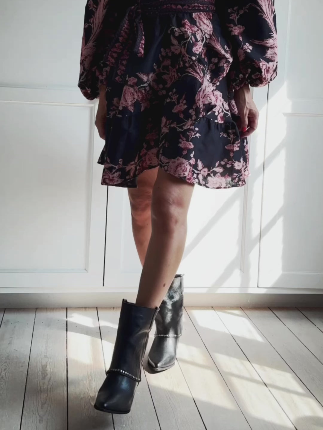 BOOTS WITH COVER AND STUDS - BLACK